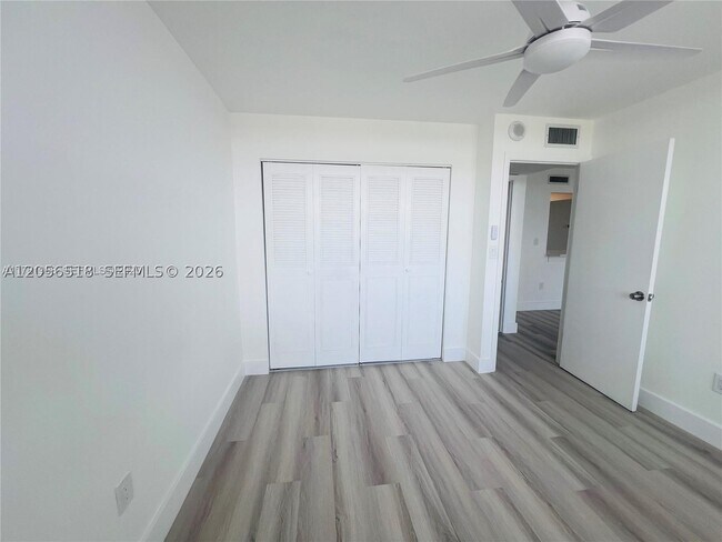 Building Photo - 1200 NE Miami Gardens Dr