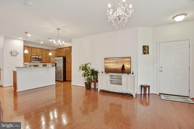 Building Photo - 43881 Centergate Dr