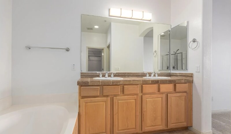 Building Photo - 16420 N Thompson Peak Pkwy