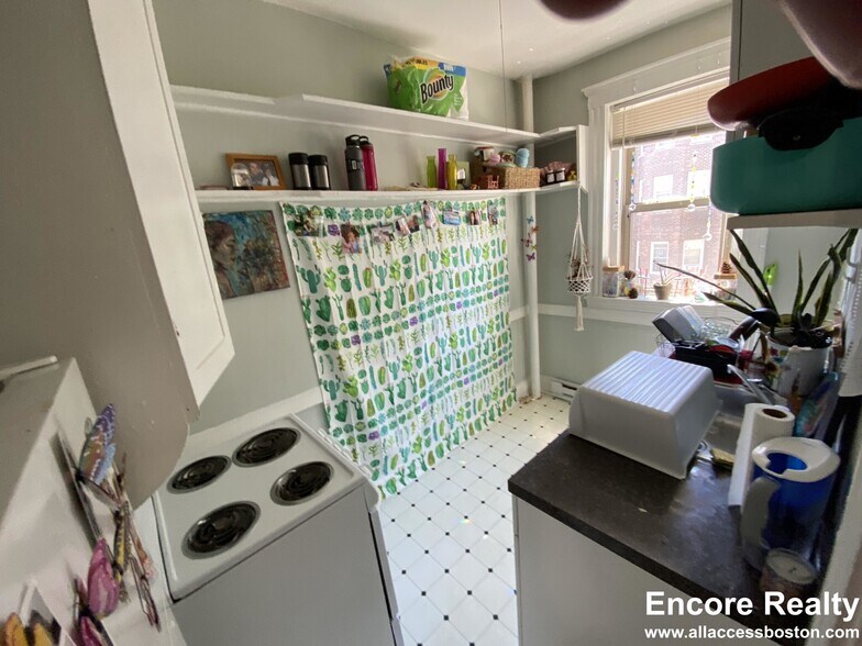 Building Photo - 56 Park St