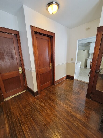 Building Photo - 114 Roser St