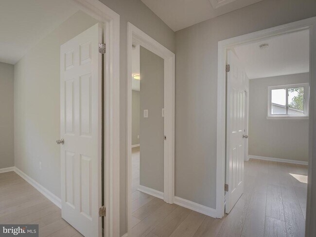 Building Photo - 6812 Landor Ln