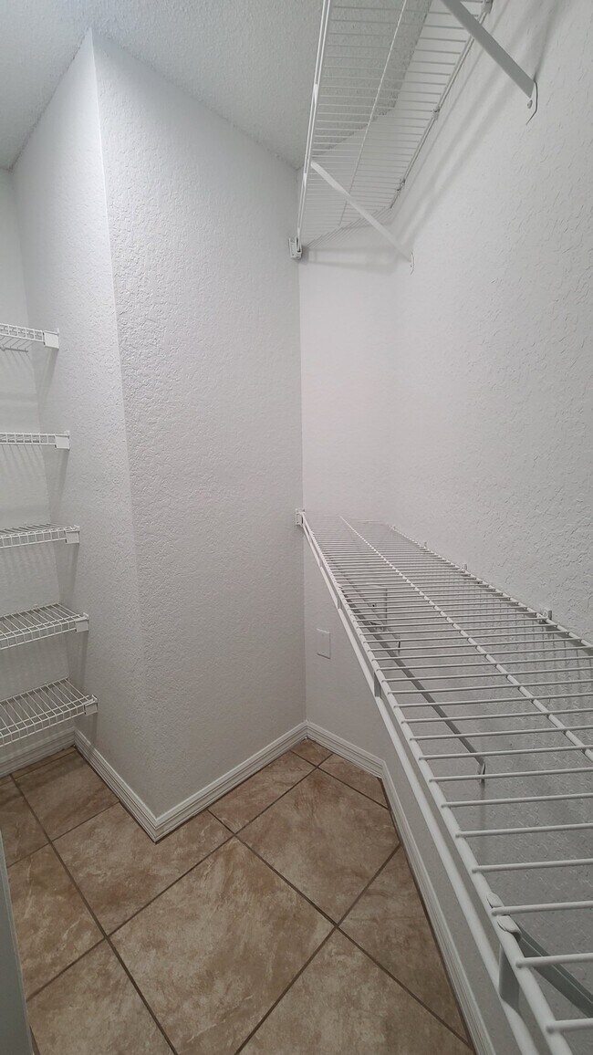 Building Photo - 10490 Chalmer St