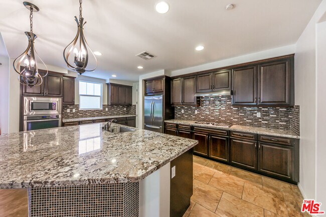 Building Photo - 22379 Driftwood Ct