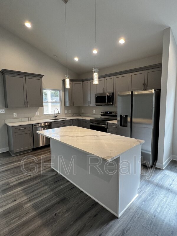 Building Photo - 38 Meadow View Ln