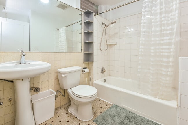 Building Photo - 1024 Bush St