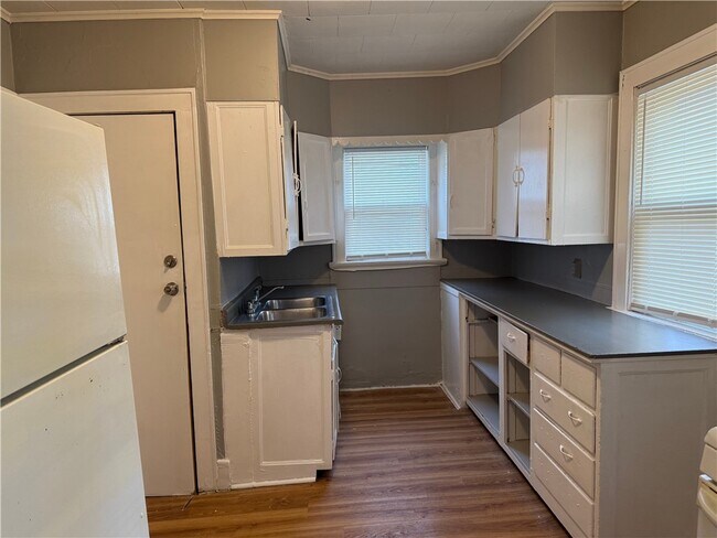 Building Photo - 93-95-95 Stratford Park