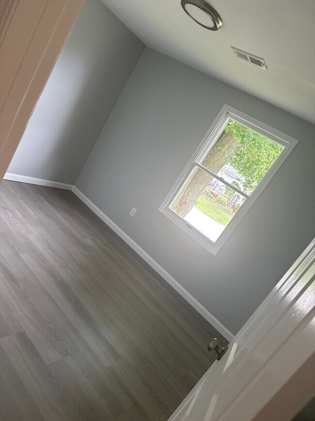 Building Photo - 608 Wheeler Ln