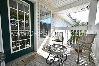 Building Photo - Charming 1-Bedroom Condo in Prime Destin L...