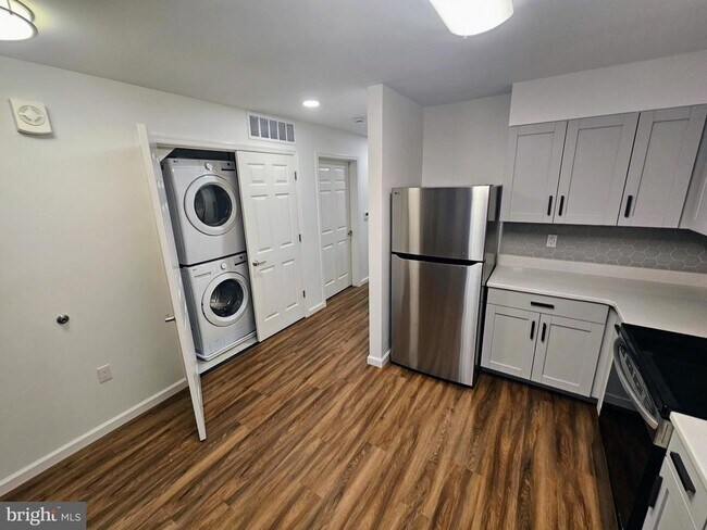 Building Photo - 200 Hamilton Ave