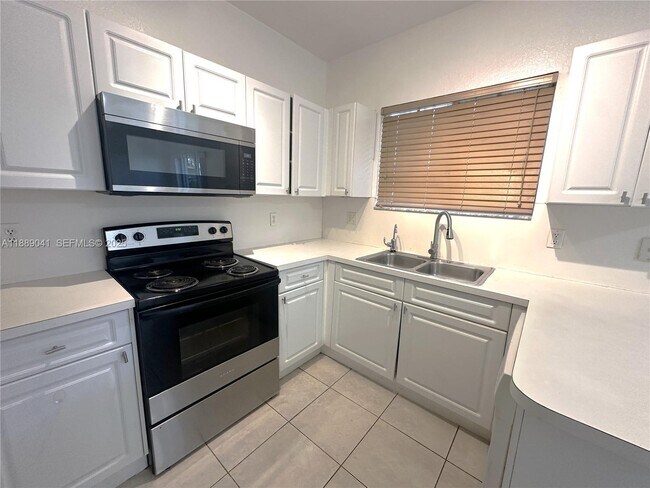 Building Photo - 2731 NE 3rd Dr