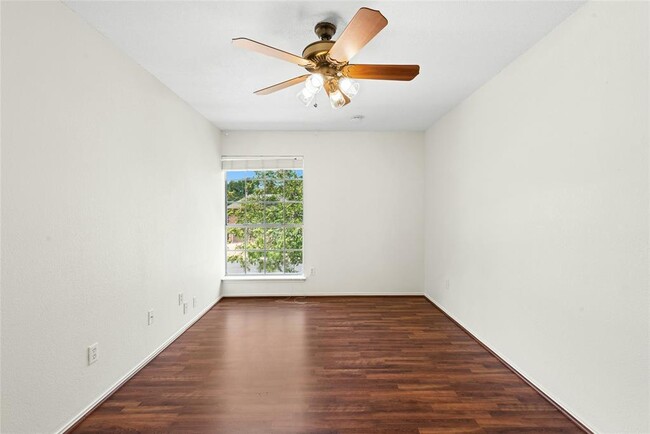 Building Photo - 8411 Glen Canyon Dr