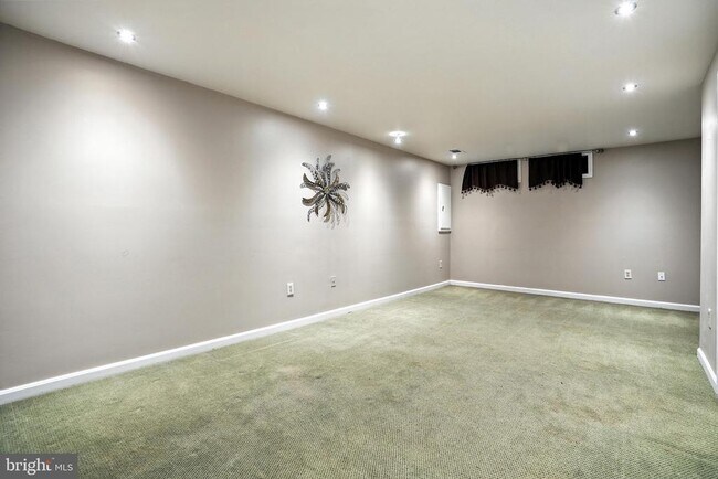 Building Photo - 12863 Mill Brook Ct