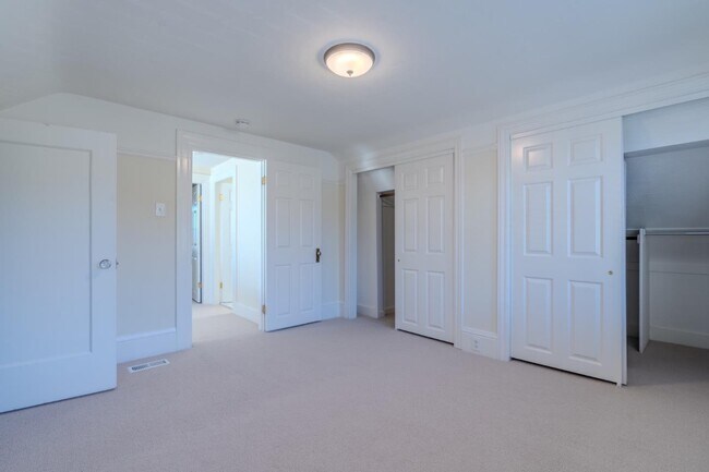 Building Photo - 364 Cypress Ave