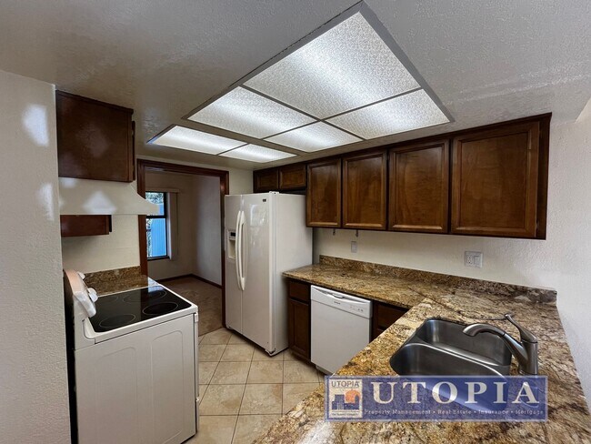 Building Photo - Charming Santa Cruz Townhouse: 3 Beds, 2.5 Baths with Private Patio, Spacious Layout, and Prime L...
