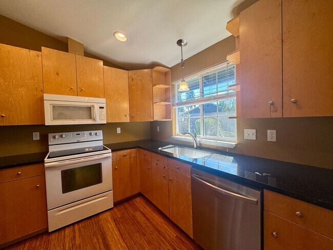 Building Photo - $500 Move In Discount! | 3 Bedroom 2 Bath ...