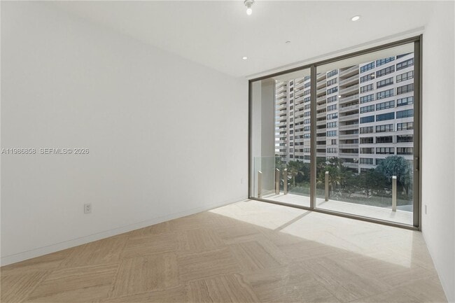 Building Photo - 5 Grove Isle Dr