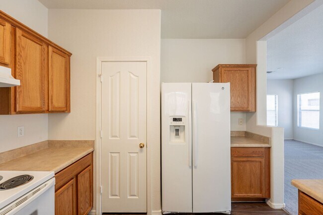 Building Photo - Great Location, 4 Bedrooms in Peoria!