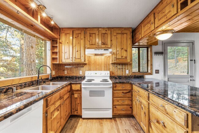 Building Photo - Florissant Home