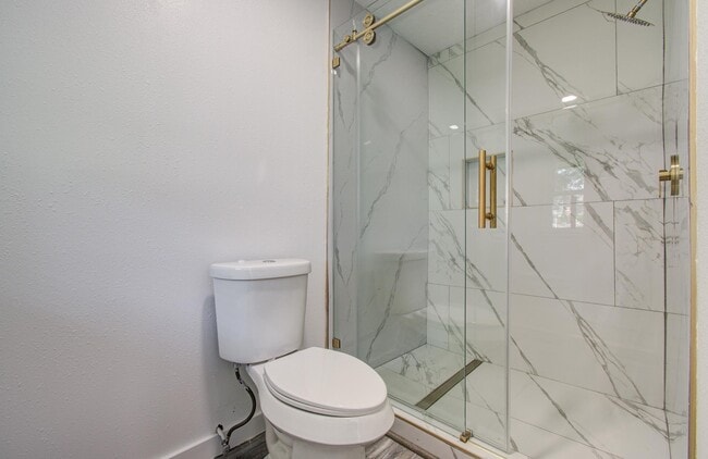 Building Photo - 812 Stone Mountain Dr