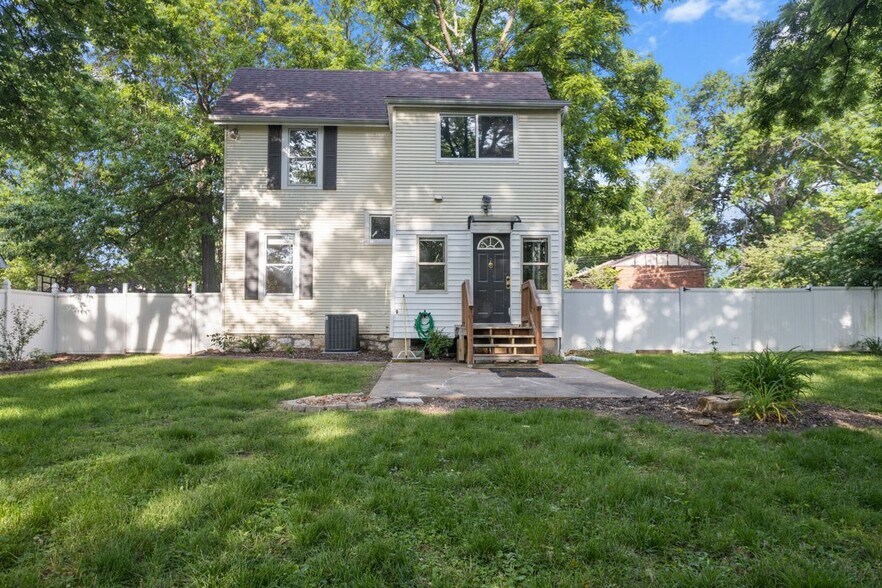 Building Photo - 419 S Van Buren Ave