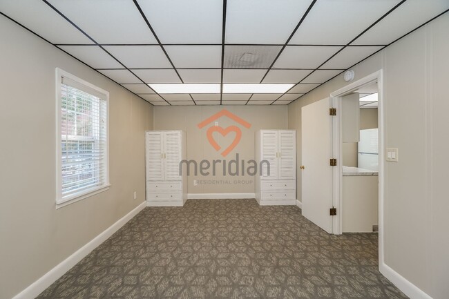 Building Photo - 1BR Furnished and All utilities included!