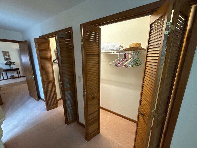 Building Photo - 117 Golfview Dr