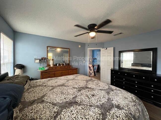 Building Photo - 2439 Redoubt Ave