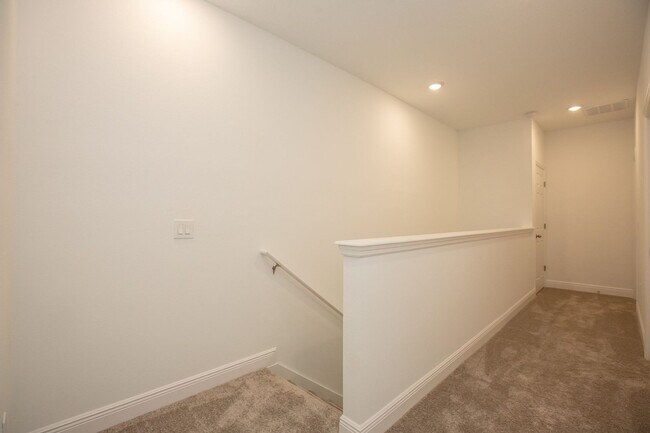 Building Photo - 1431 Broad Wing Ln