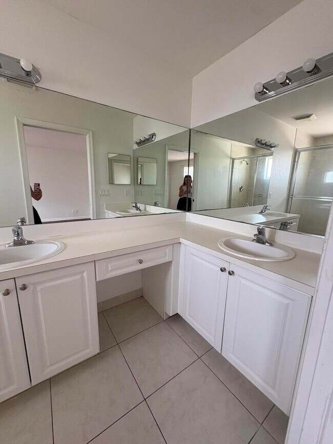 Building Photo - 3122 Coral Ridge Dr