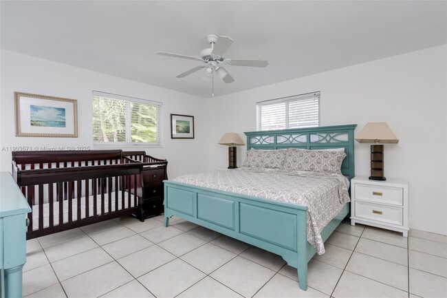 Building Photo - 906 N 13th Ave