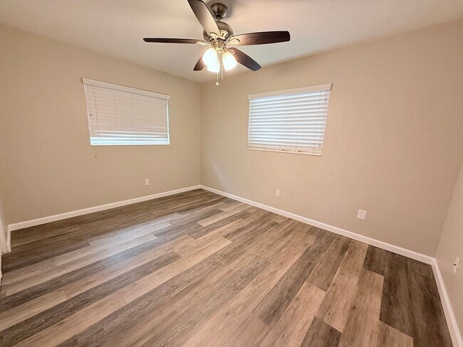 Building Photo - 2716 Blossom Dr