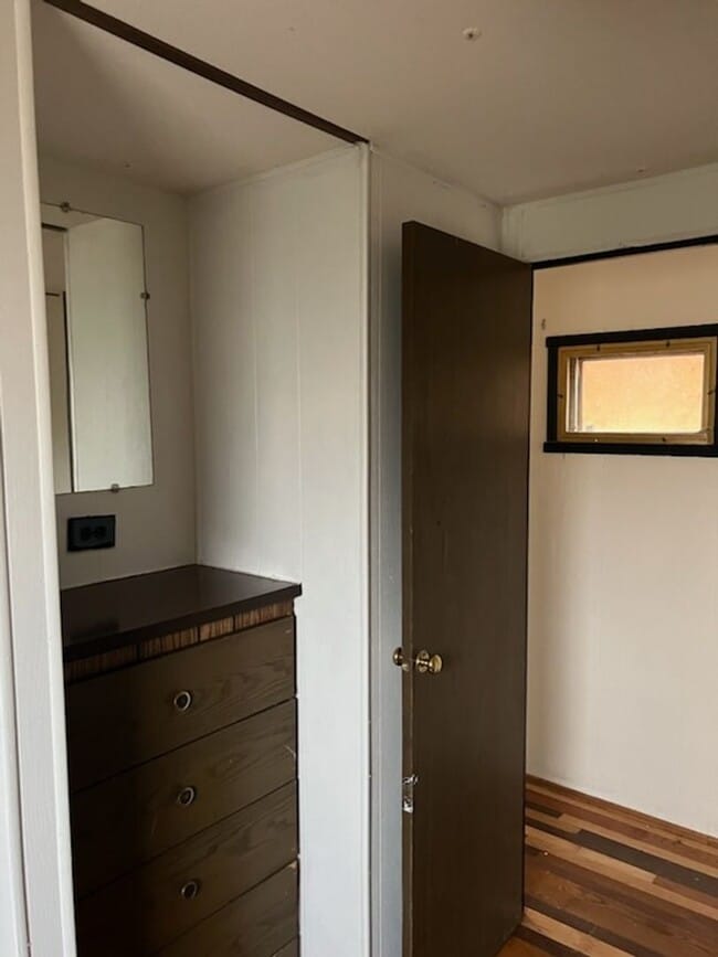 Building Photo - 2 bed 1 bath Trailer Home $1250 a month