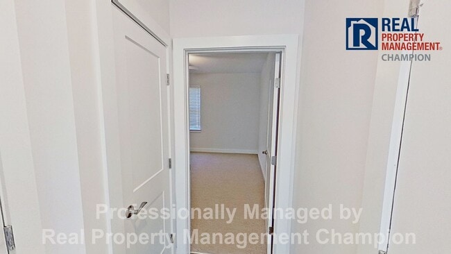 Building Photo - Newly Constructed Luxury Townhomes in Porters Neck