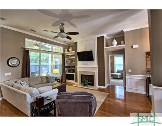 Building Photo - 4 bed 2 bath