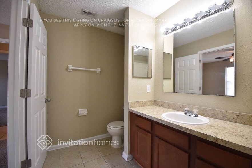 Building Photo - 1649 Ashmore Green Dr