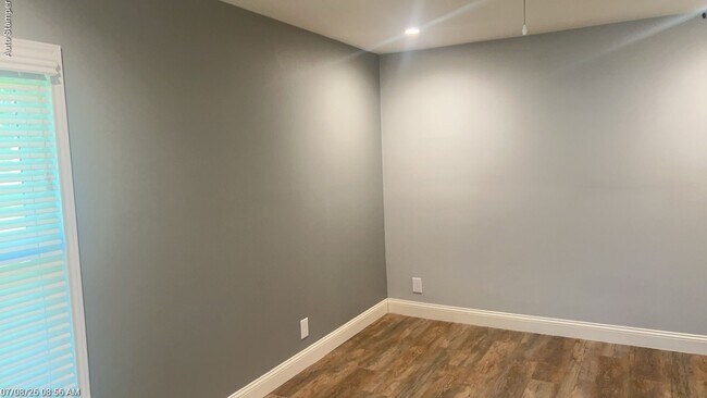 Building Photo - 104 Varsity Cir