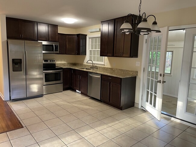 Building Photo - 406 Bryan St