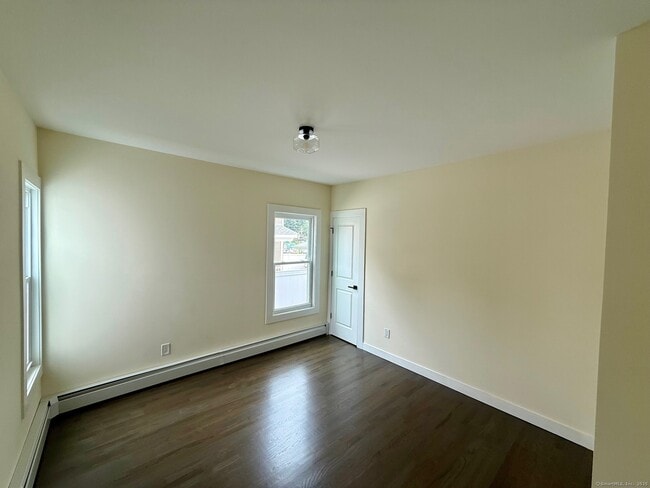 Building Photo - 449 Stanley St