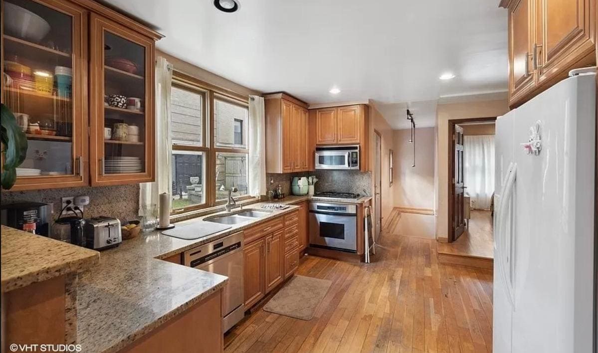 Kitchen1 - 1622 N Sedgwick St