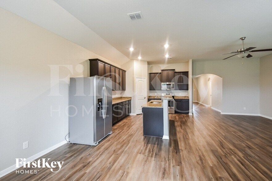 Building Photo - 11811 Wolf Cyn