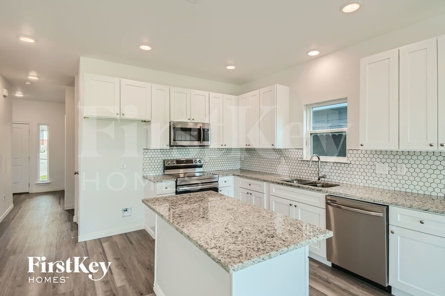 Building Photo - 7360 Parkside Pl Dr