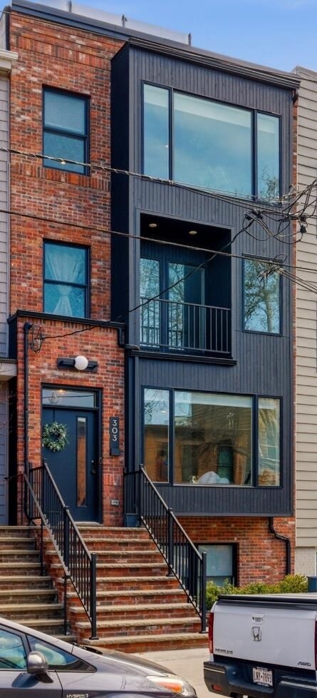 Building Photo - 303 4th St