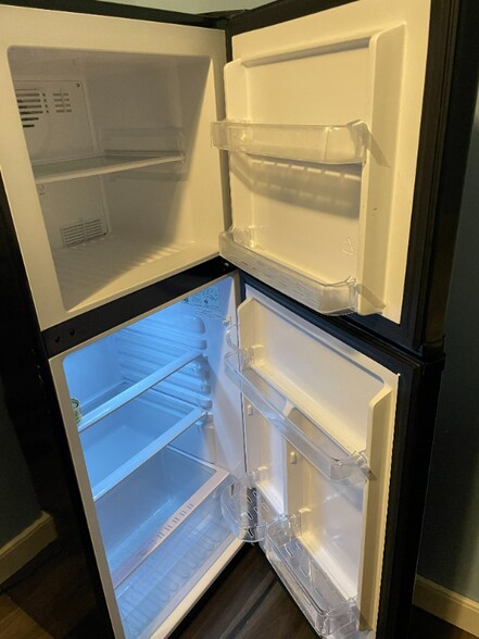 Building Photo - 4233 Ridge Rd