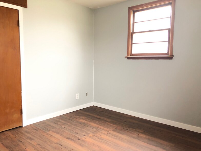 Building Photo - 1913 W 1st St