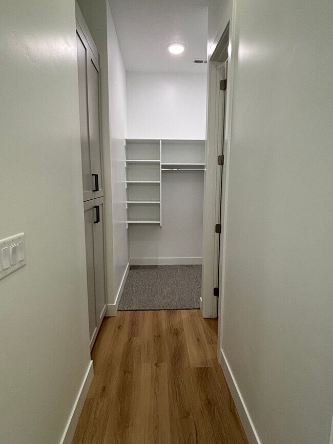 Building Photo - Woodland Estates Townhome!