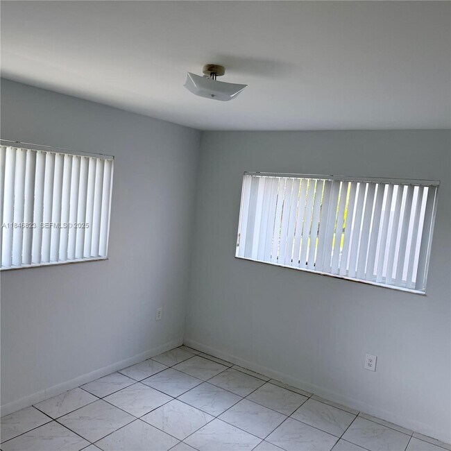 Building Photo - 2750 W 76th St