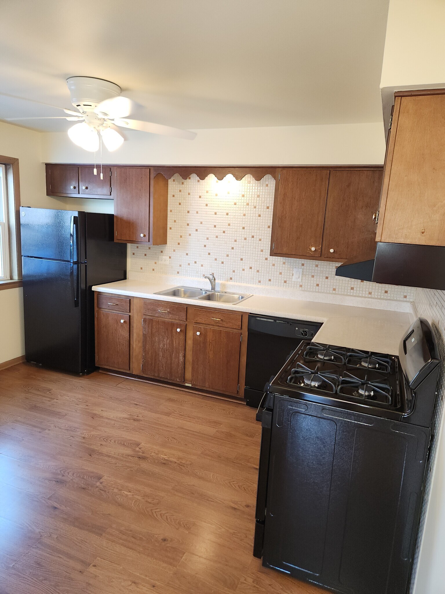 Eat-in Kitchen - 12' x11' - 8808 45th Pl