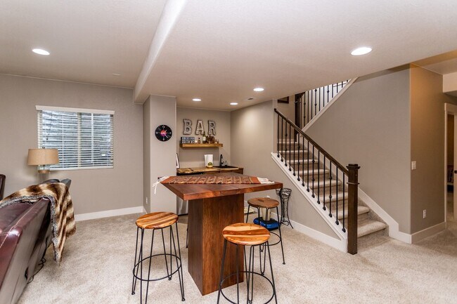 Building Photo - Stunning Flying Horse Patio Home with Stunning Views!!