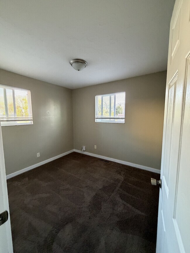 Building Photo - 1239 E 3800 S